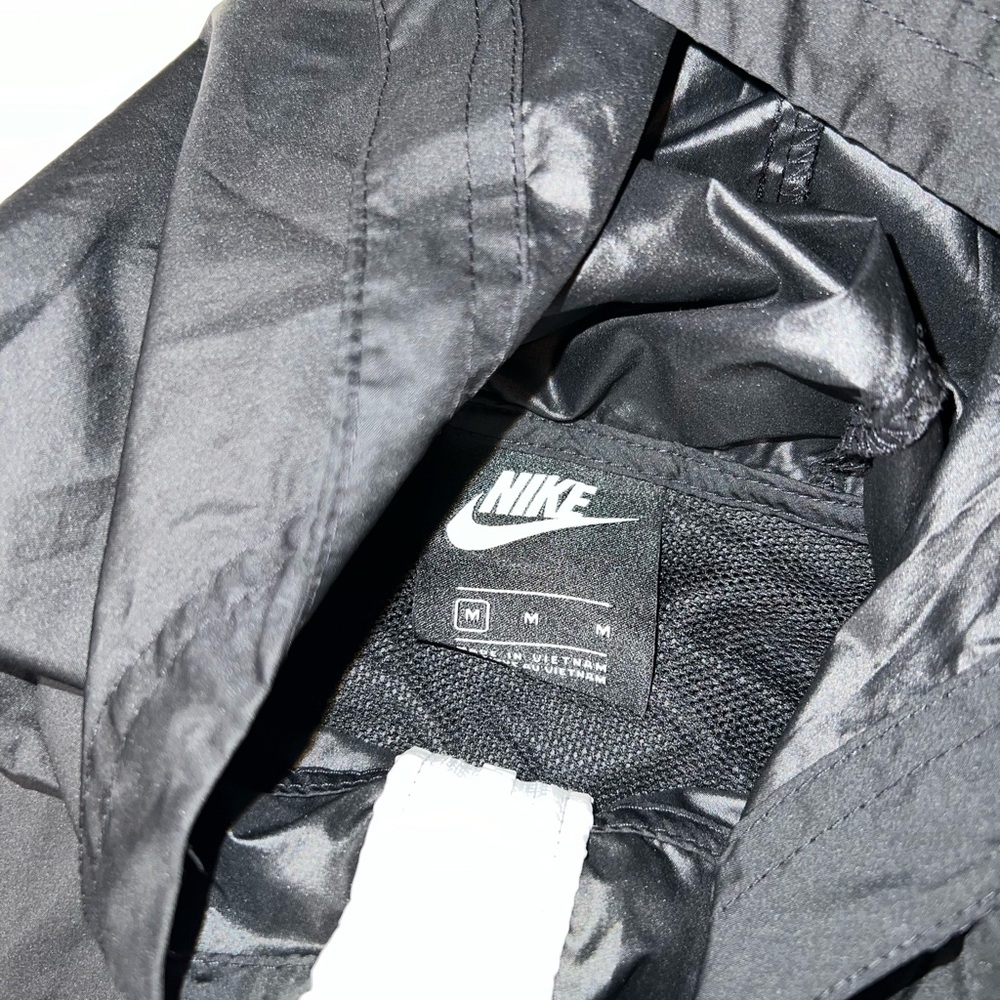 Nike Black and White Windbreaker Jacket - Picture 3 of 9
